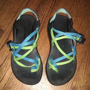 women’s Chacos size 6